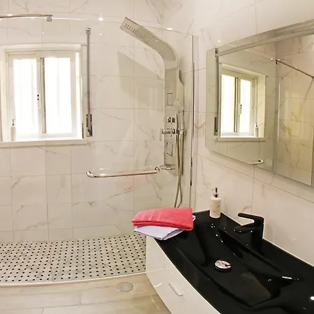 Few Steps To The Appartement