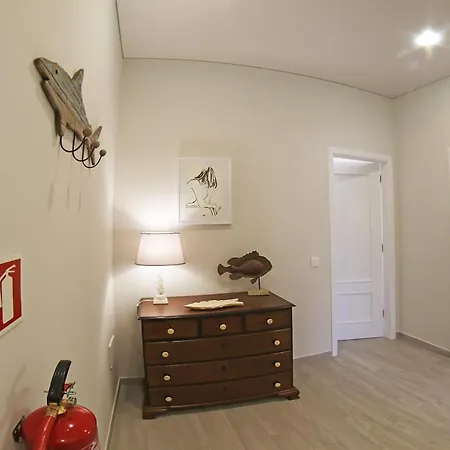 Few Steps To The Alvor