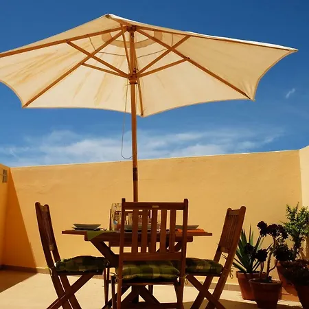 아파트 Few Steps To The *