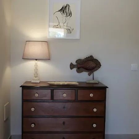 Few Steps To The 알보르