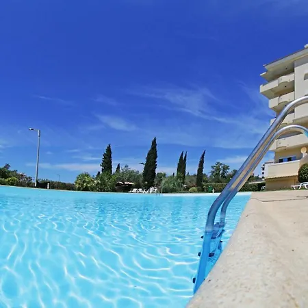 Few Steps To The Alvor